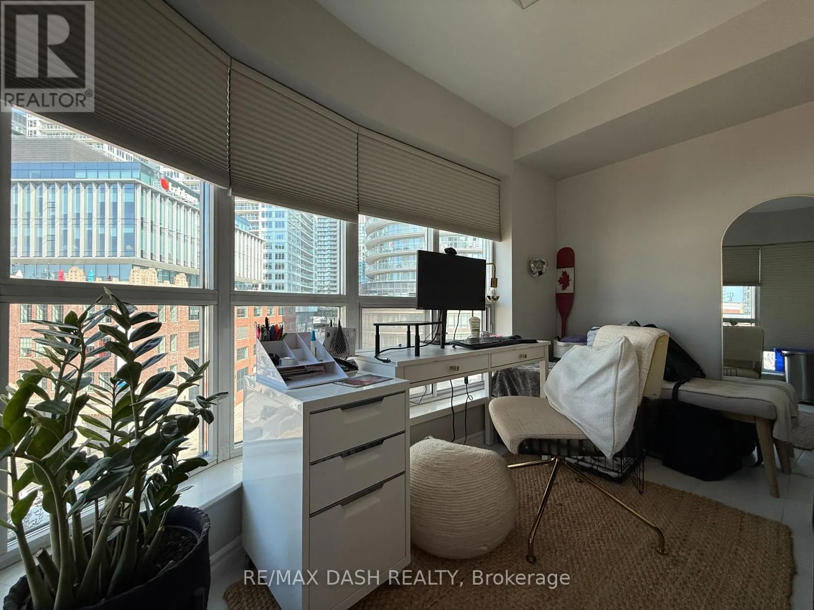 718 - 600 QUEENS QUAY W
