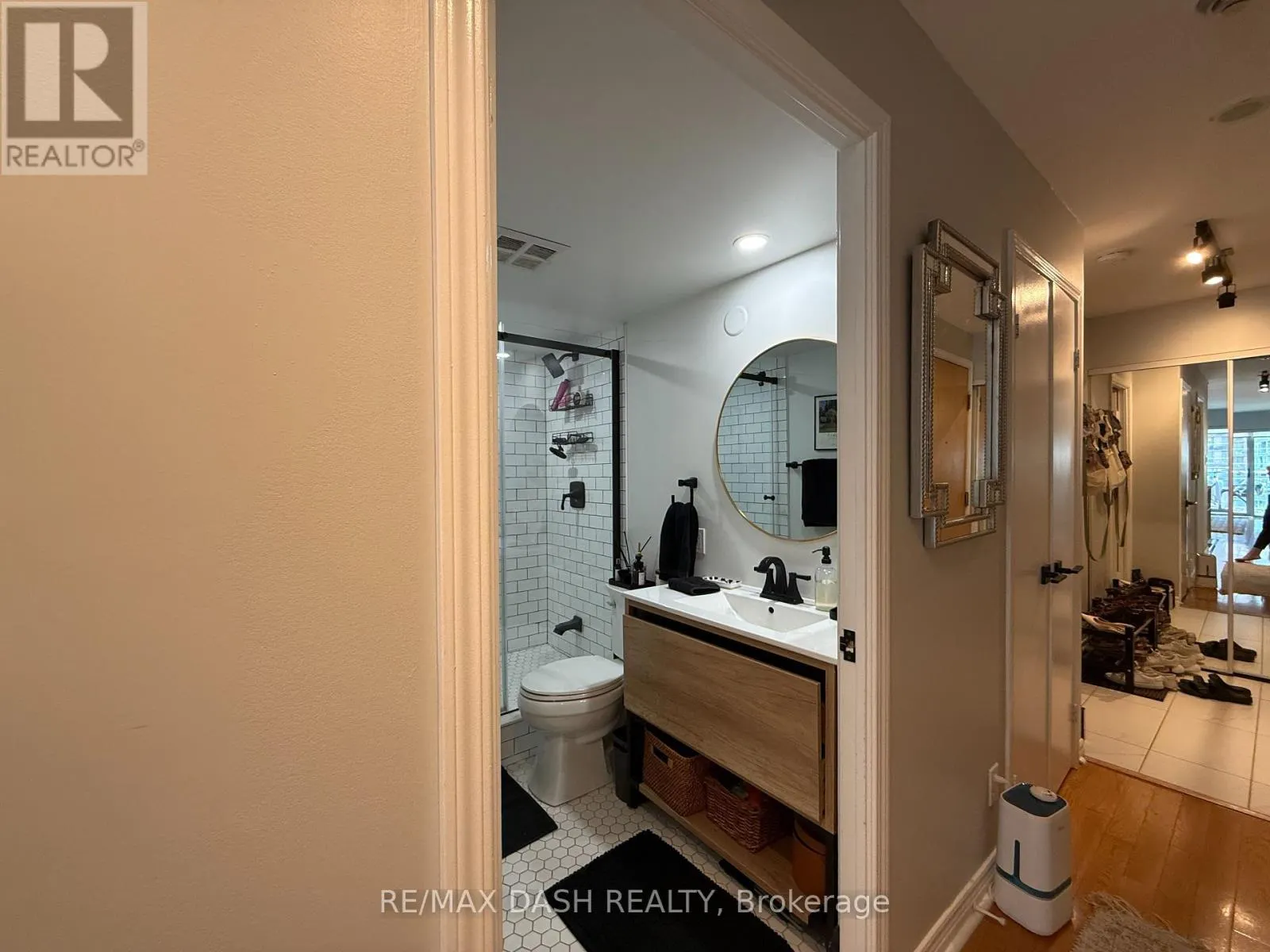 718 - 600 QUEENS QUAY W