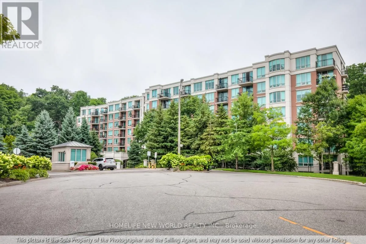 207 - 38 WILLIAM CARSON CRESCENT