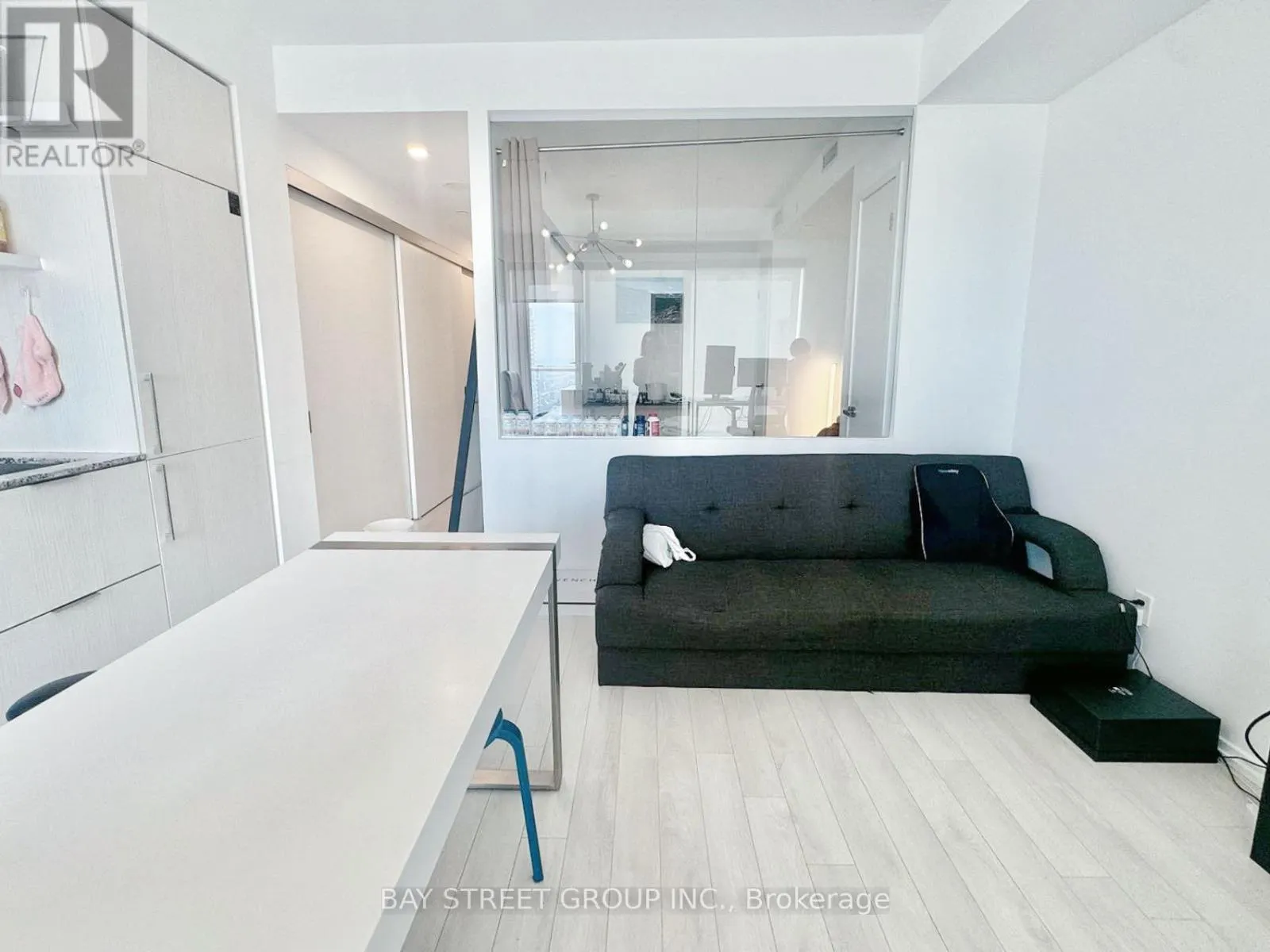 4003 - 197 YONGE STREET