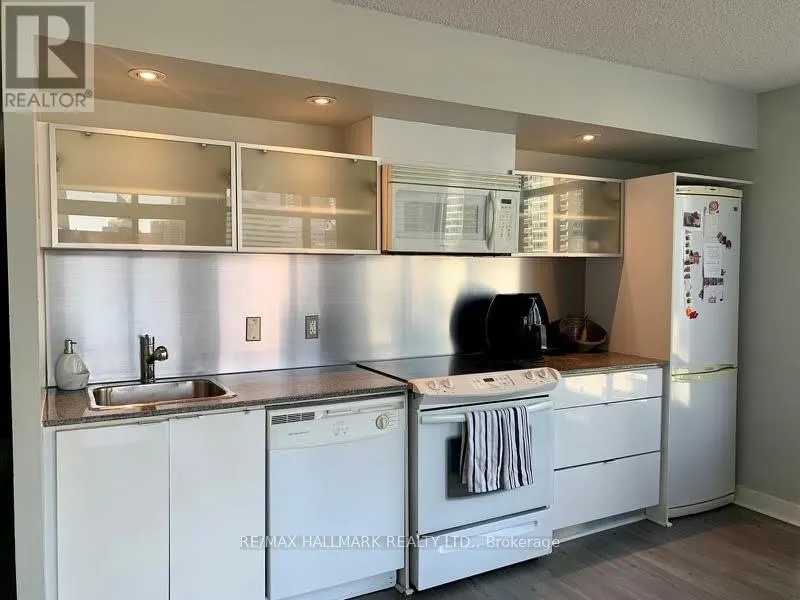 803 - 4K SPADINA AVENUE