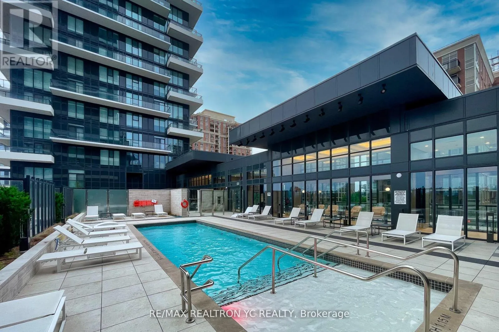 436 - 20 INN ON THE PARK