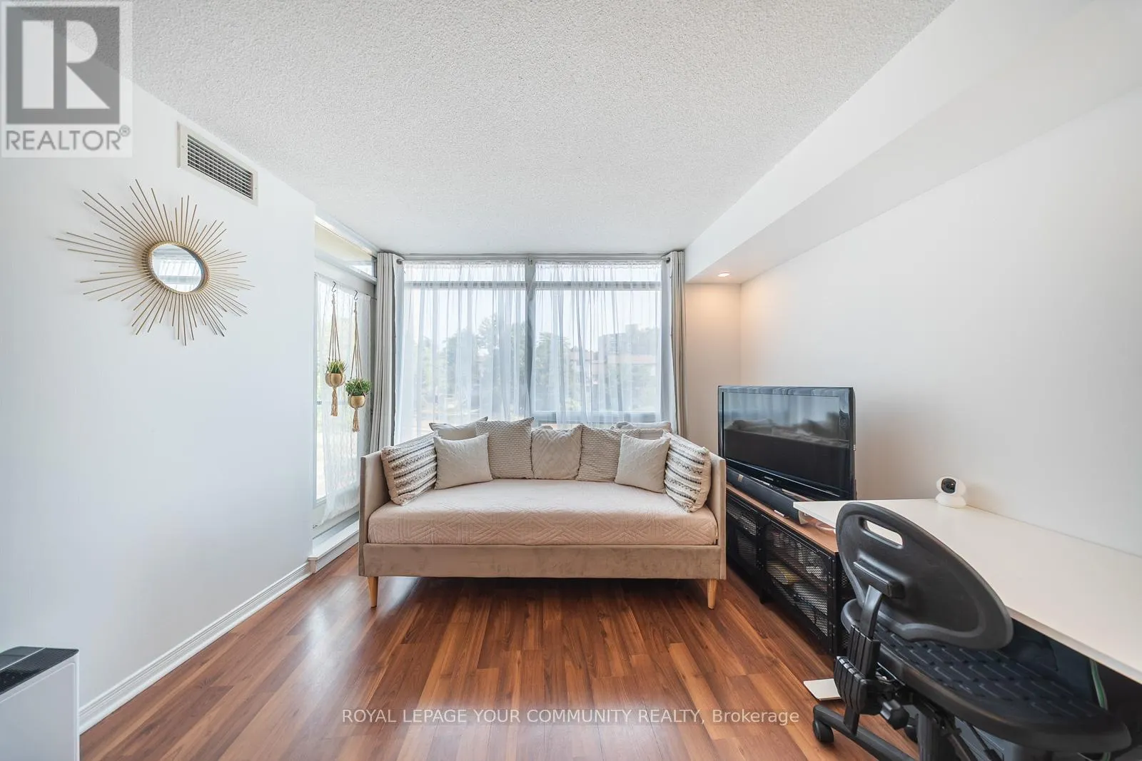 716 - 18 VALLEY WOODS ROAD