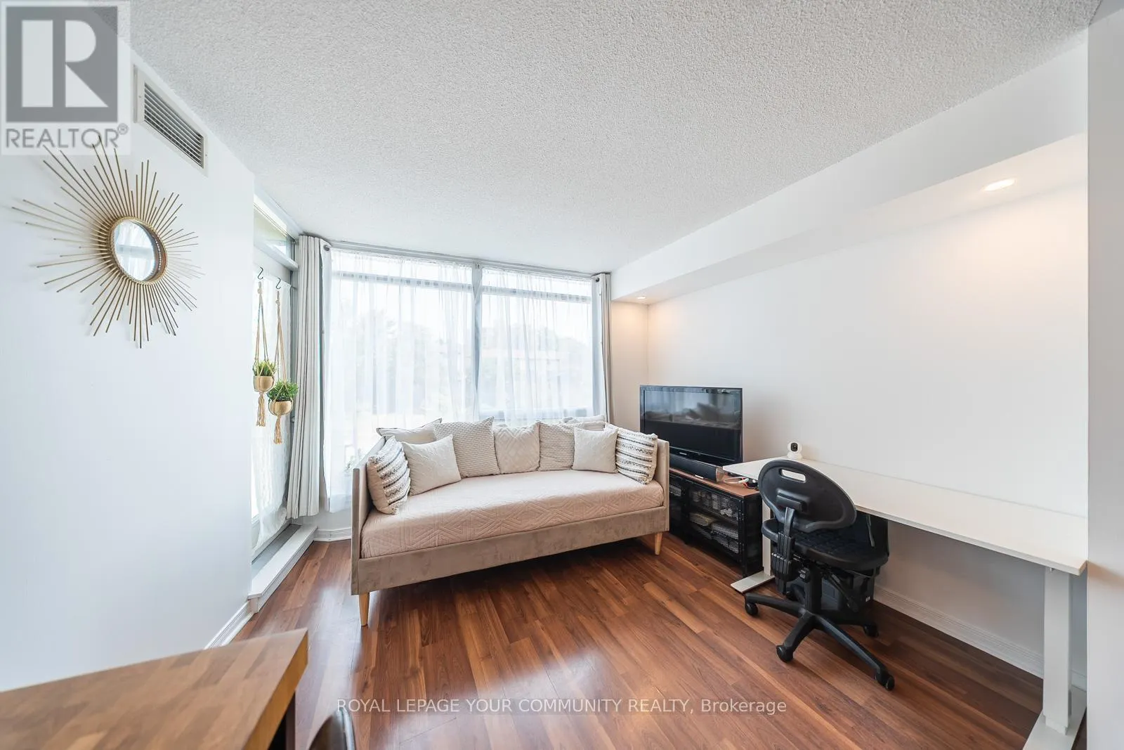 716 - 18 VALLEY WOODS ROAD