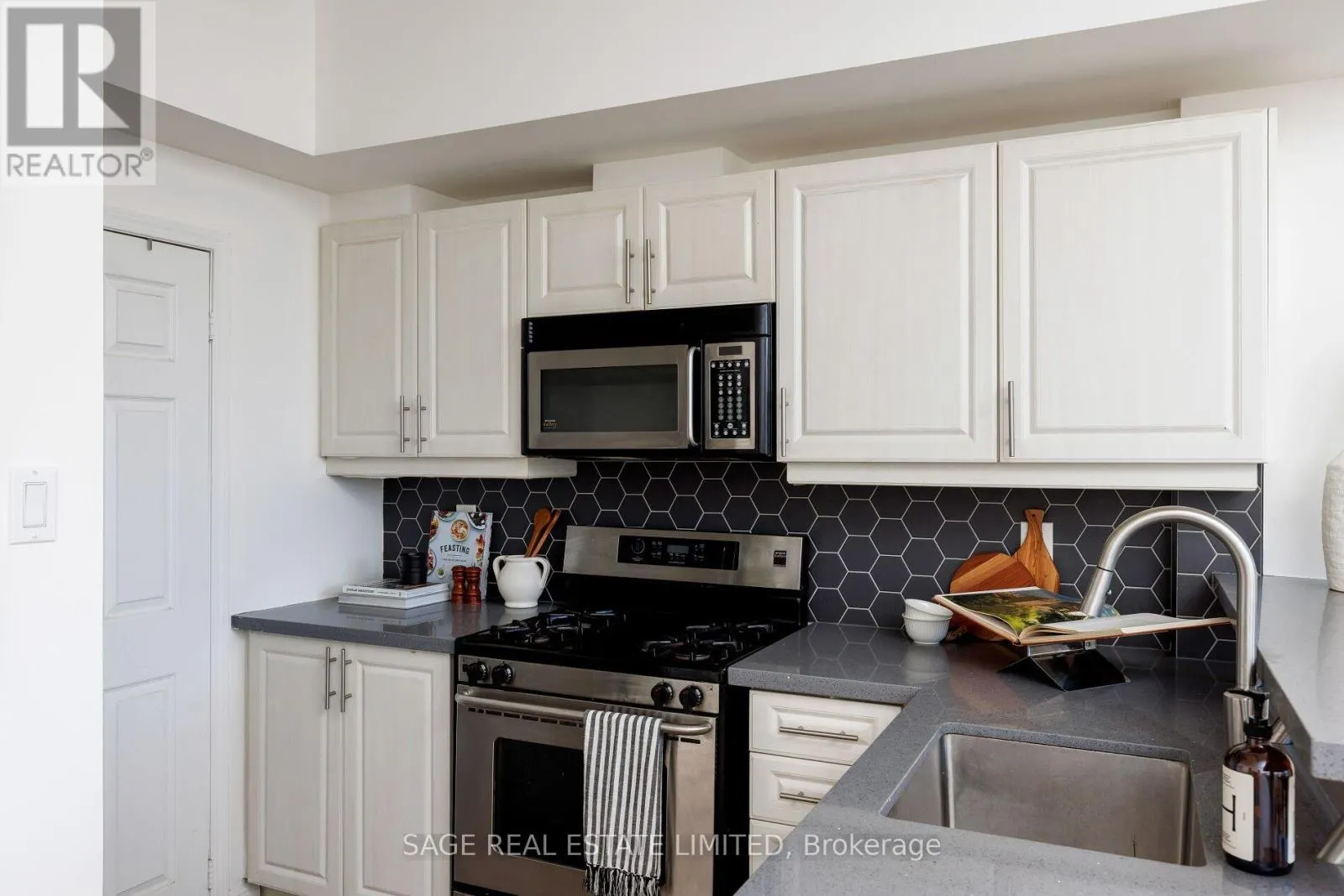 615 - 550 FRONT STREET W