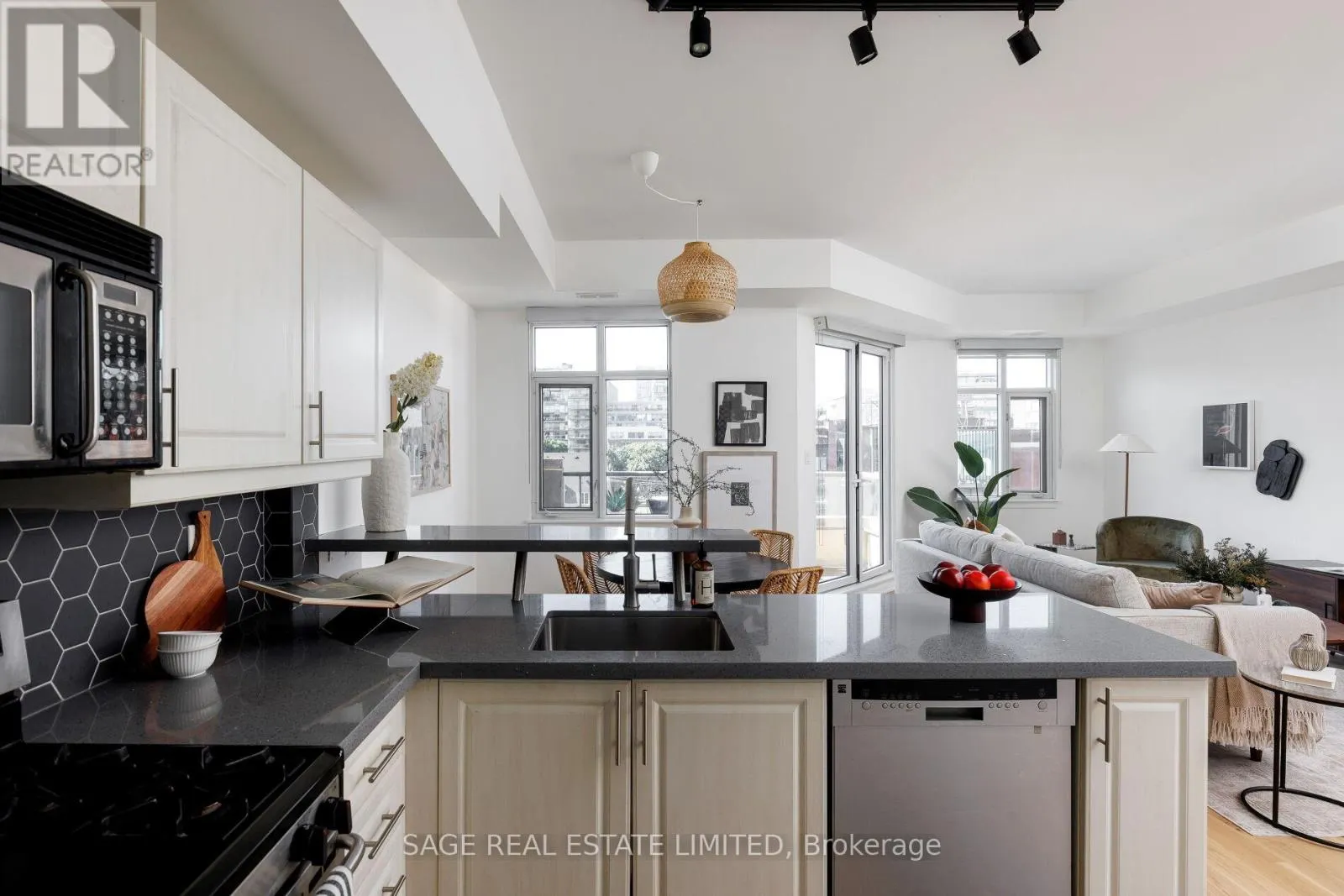 615 - 550 FRONT STREET W