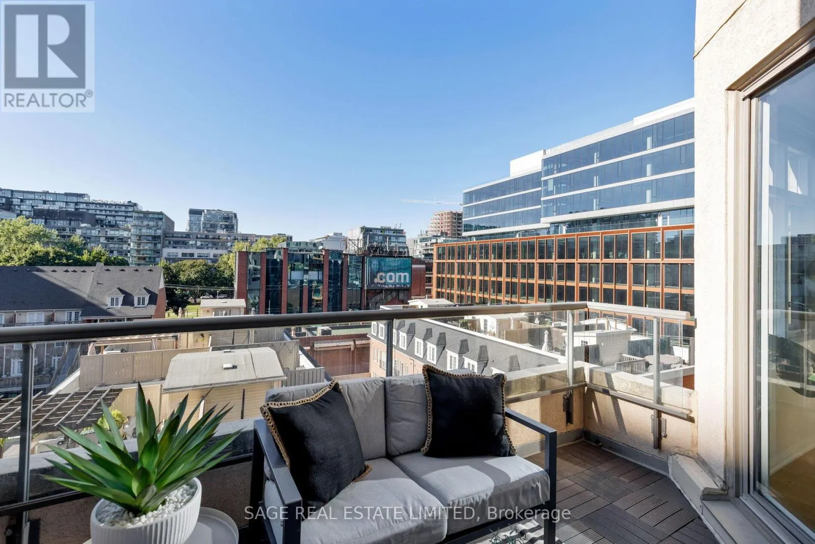615 - 550 FRONT STREET W