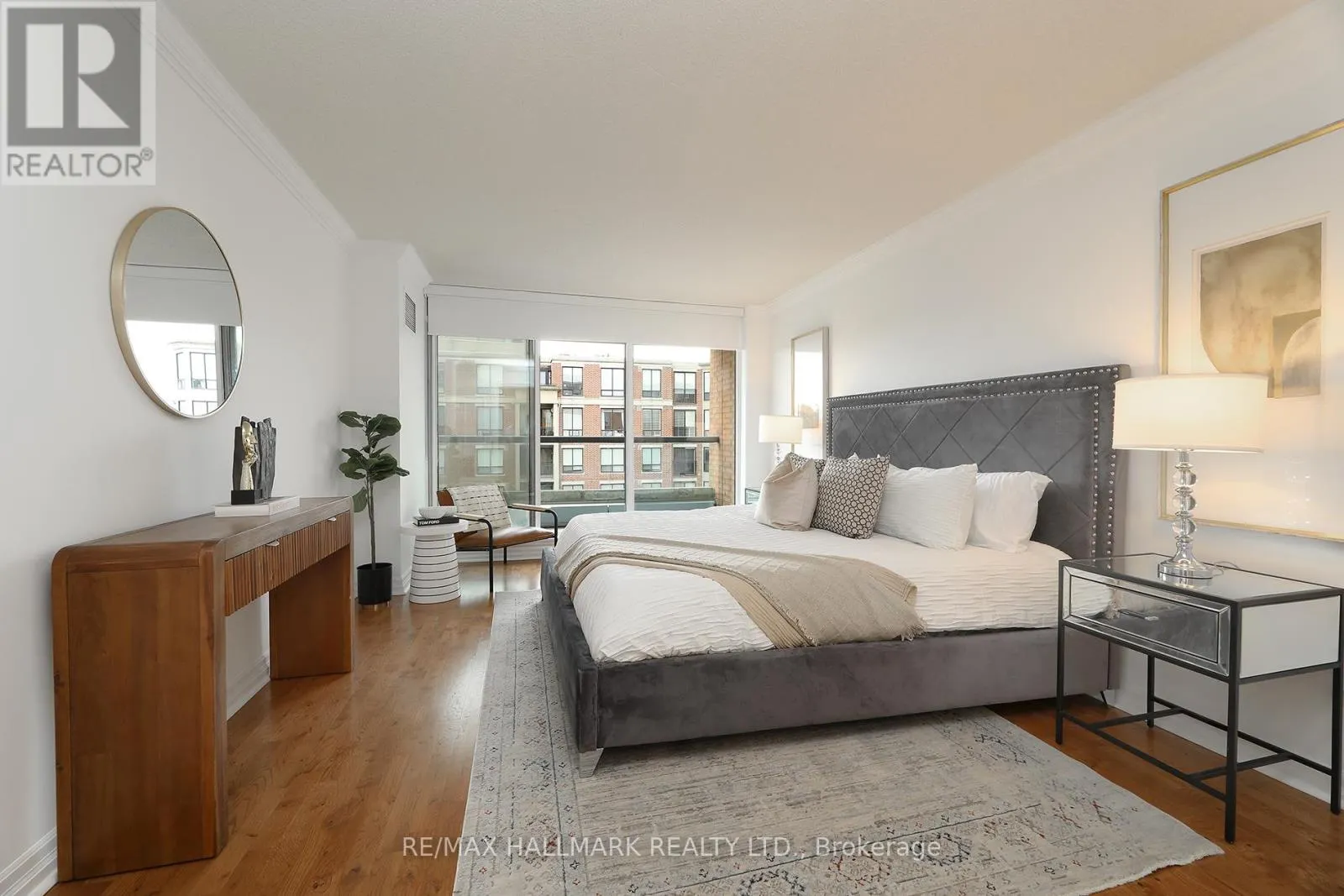609 - 2727 YONGE STREET