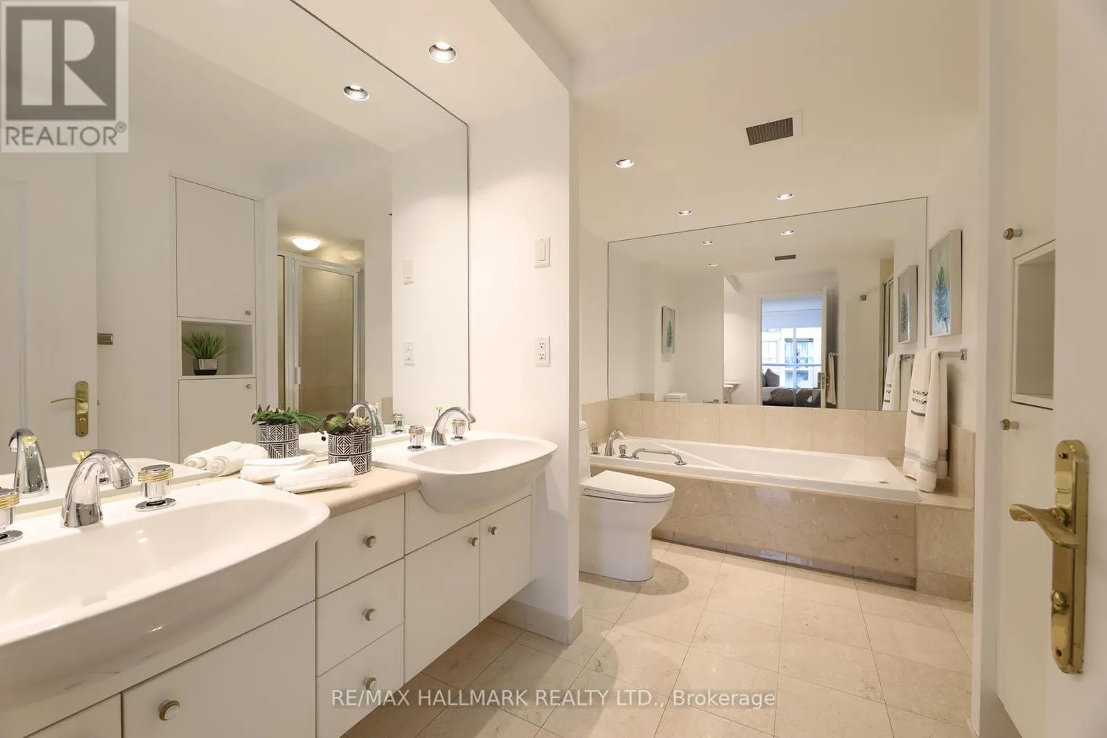 609 - 2727 YONGE STREET