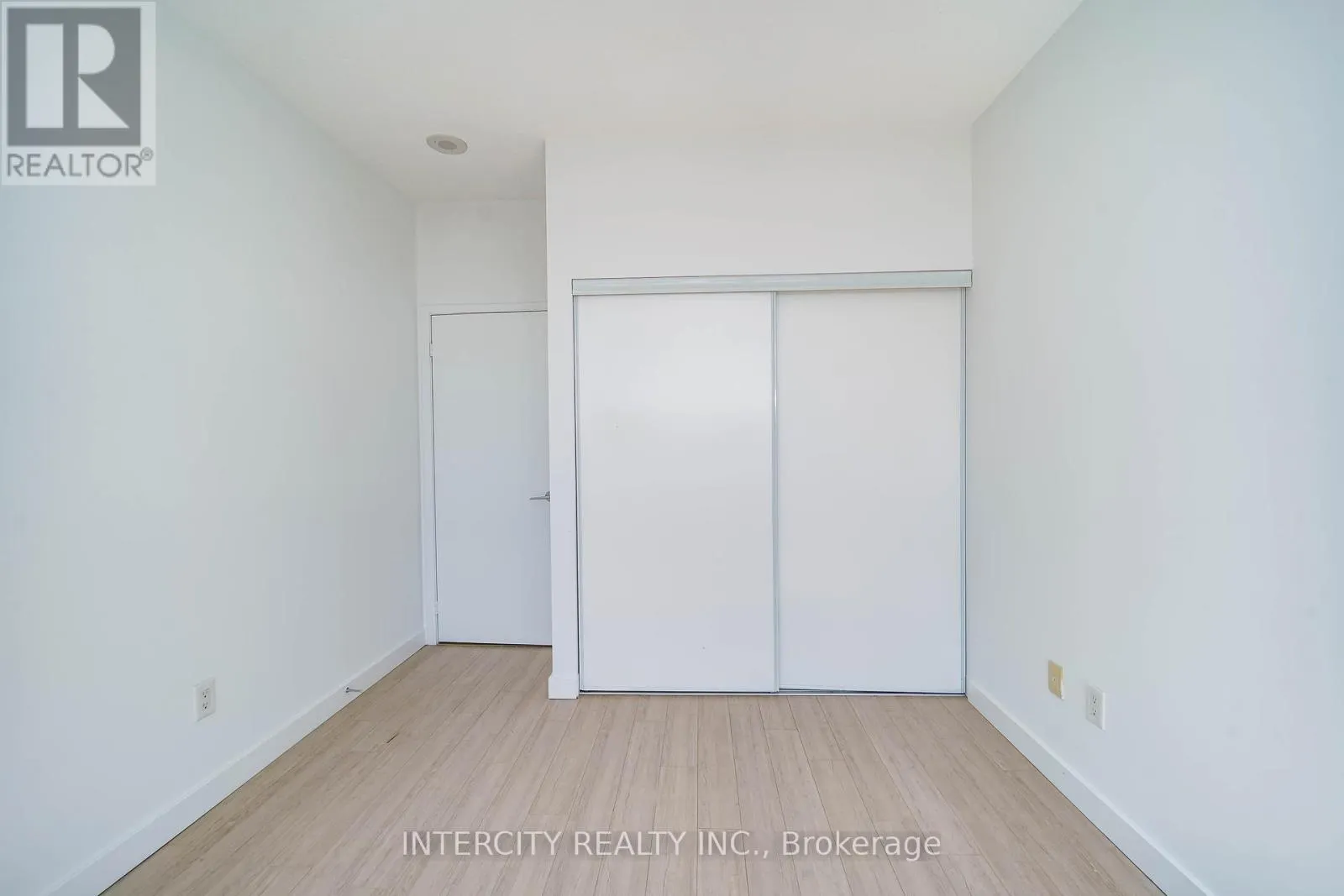3002 - 29 SINGER COURT