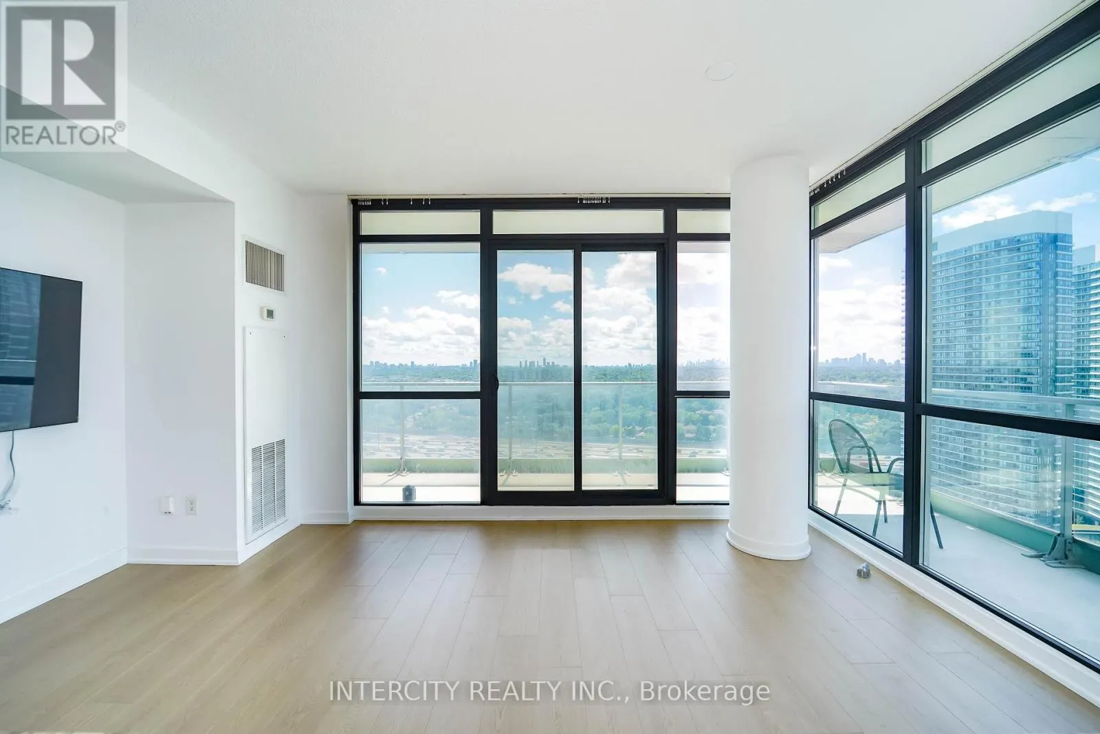 3002 - 29 SINGER COURT