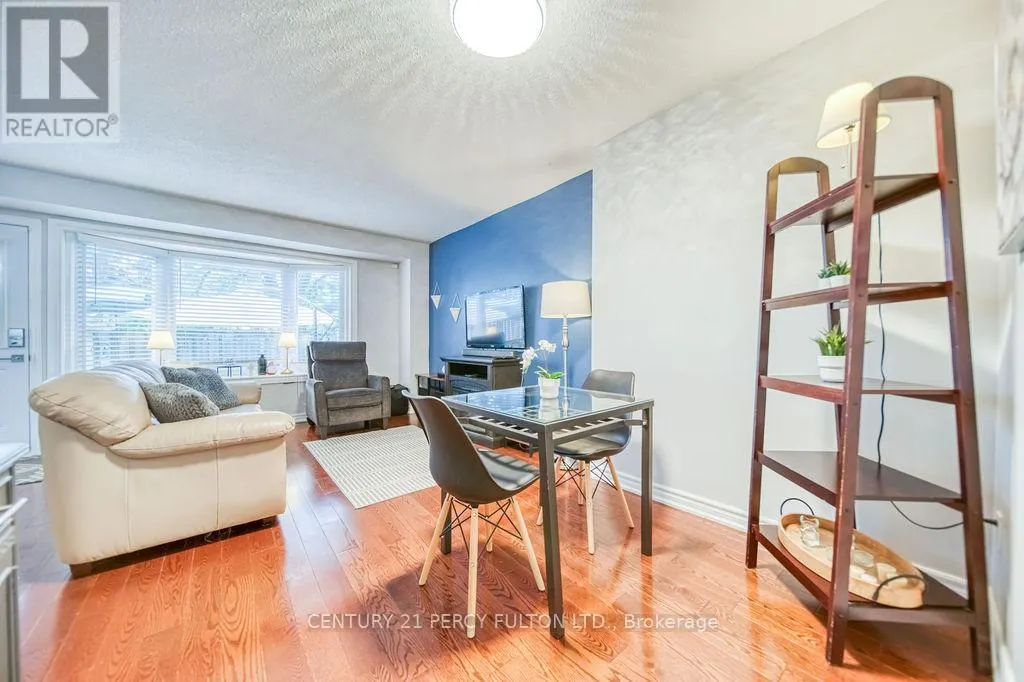 111 - 57 GOLDEN APPLEWAY