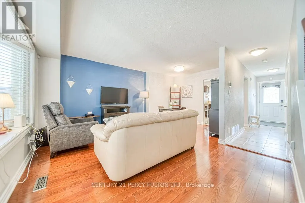 111 - 57 GOLDEN APPLEWAY
