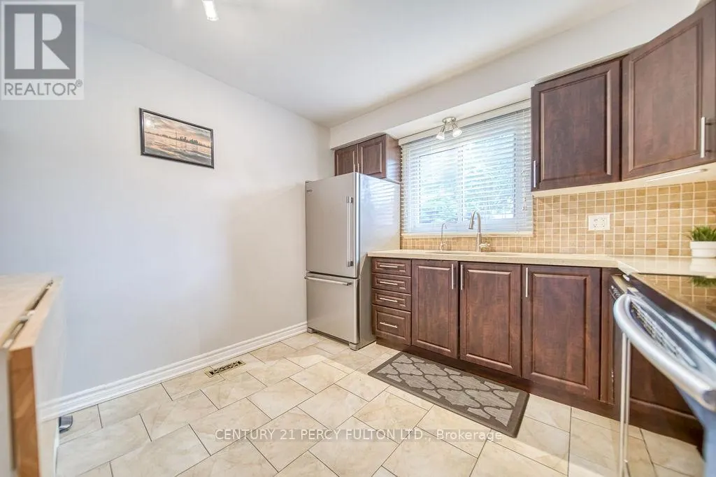 111 - 57 GOLDEN APPLEWAY
