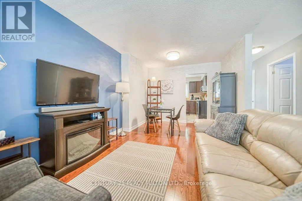 111 - 57 GOLDEN APPLEWAY