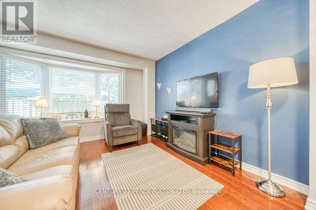 111 - 57 GOLDEN APPLEWAY
