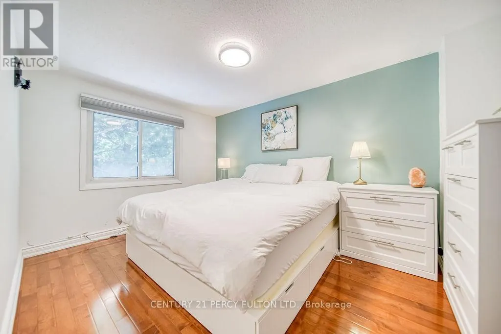 111 - 57 GOLDEN APPLEWAY