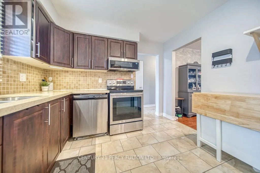 111 - 57 GOLDEN APPLEWAY