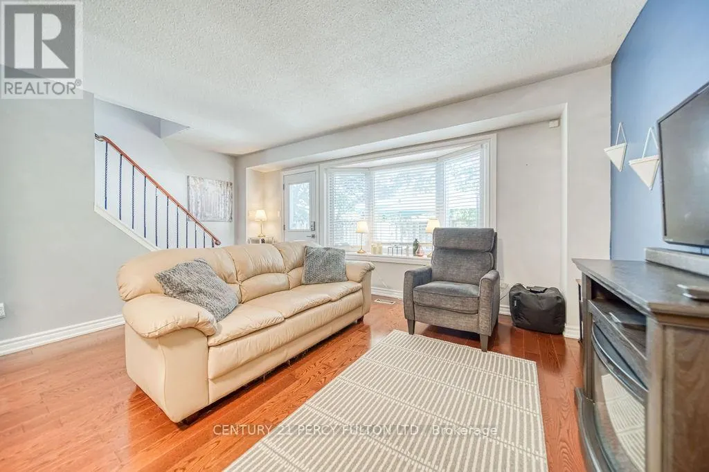 111 - 57 GOLDEN APPLEWAY