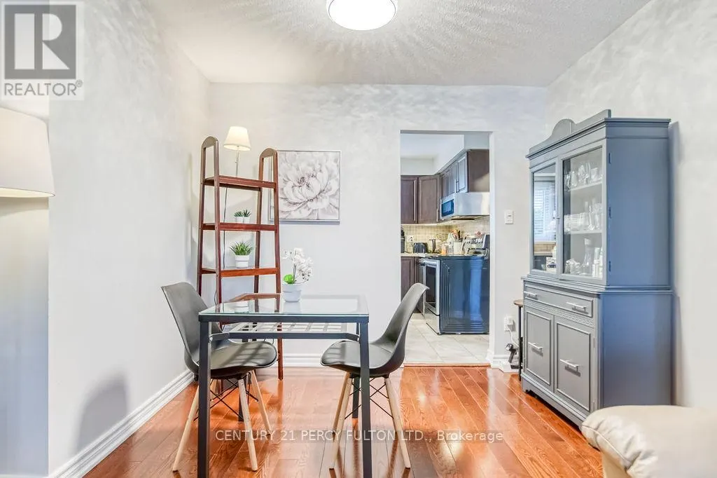 111 - 57 GOLDEN APPLEWAY