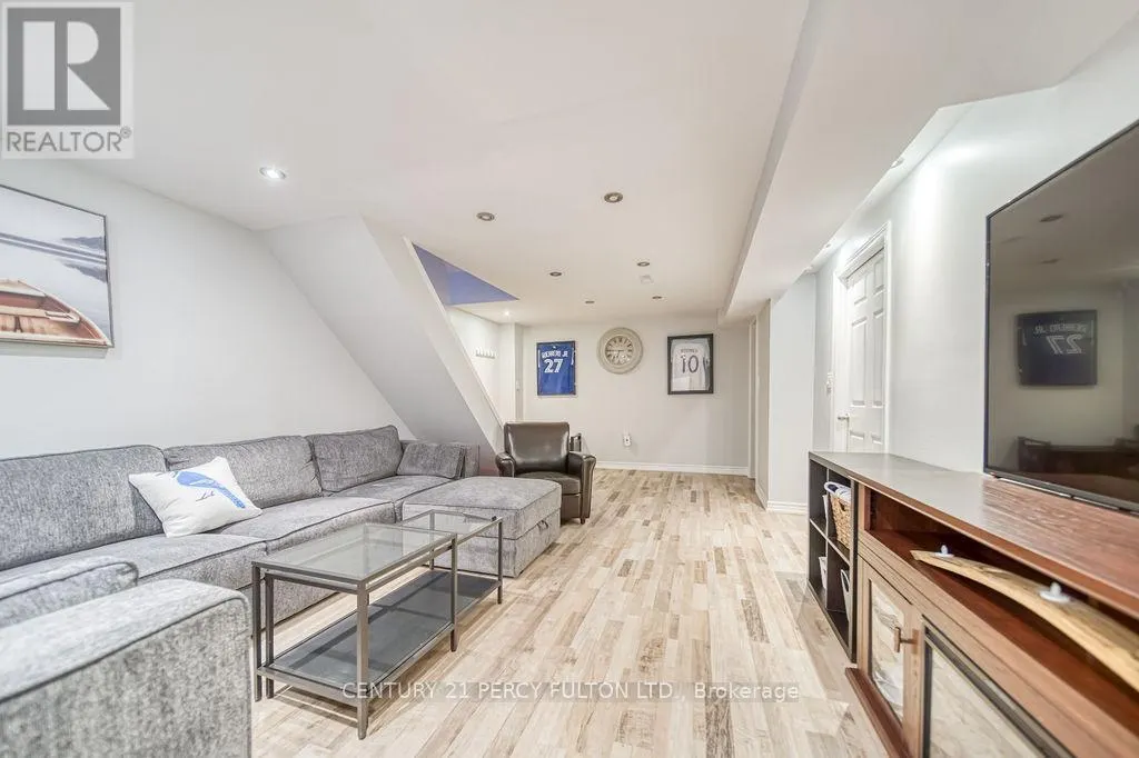 111 - 57 GOLDEN APPLEWAY