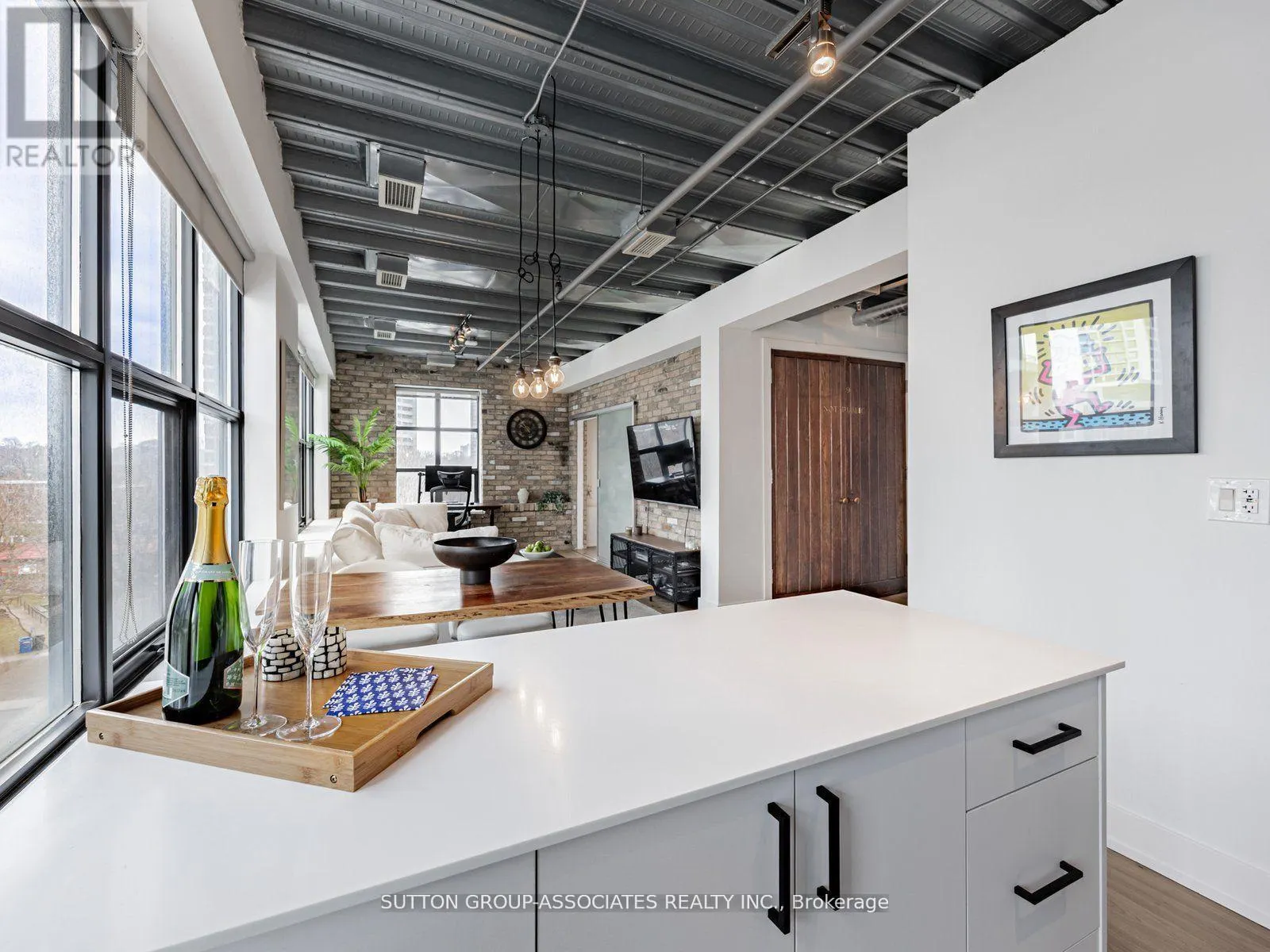 UNIT 507 - 736 DUNDAS STREET E