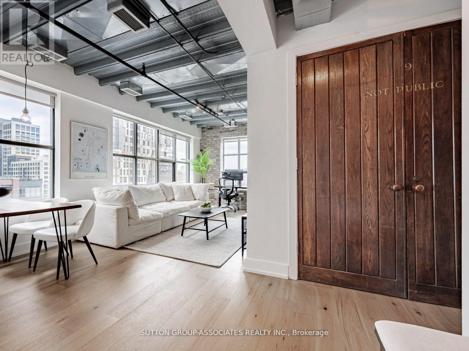 UNIT 507 - 736 DUNDAS STREET E