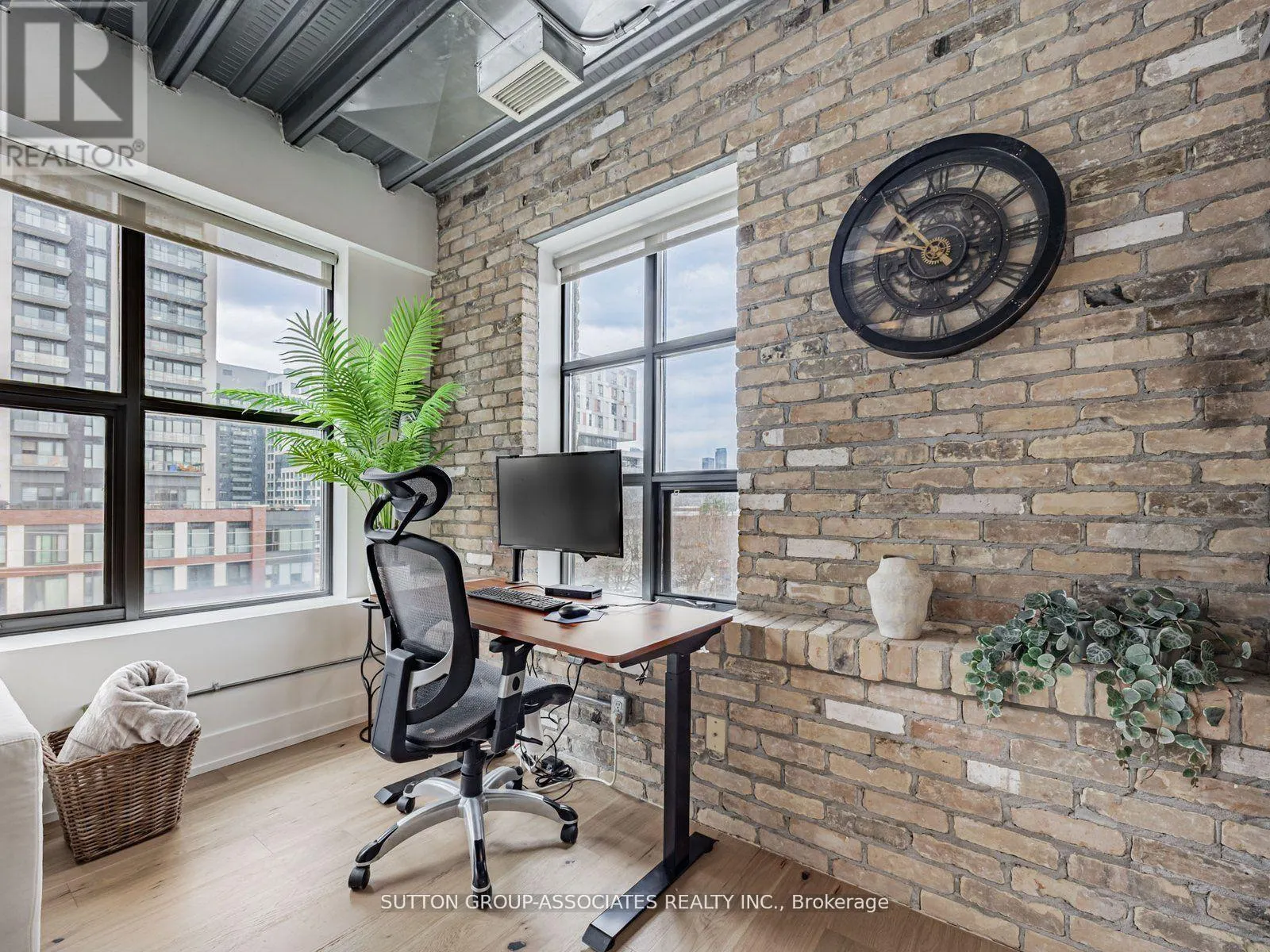 UNIT 507 - 736 DUNDAS STREET E