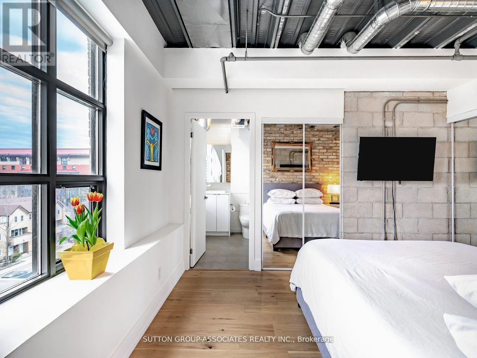 UNIT 507 - 736 DUNDAS STREET E