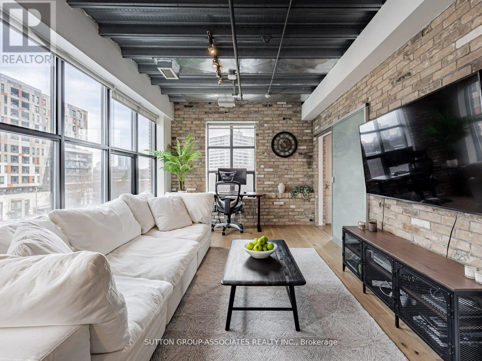 UNIT 507 - 736 DUNDAS STREET E