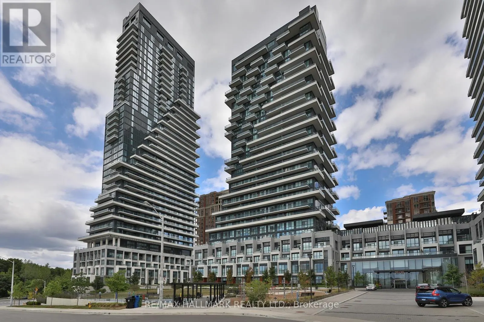343 - 20 INN ON THE PARK DRIVE