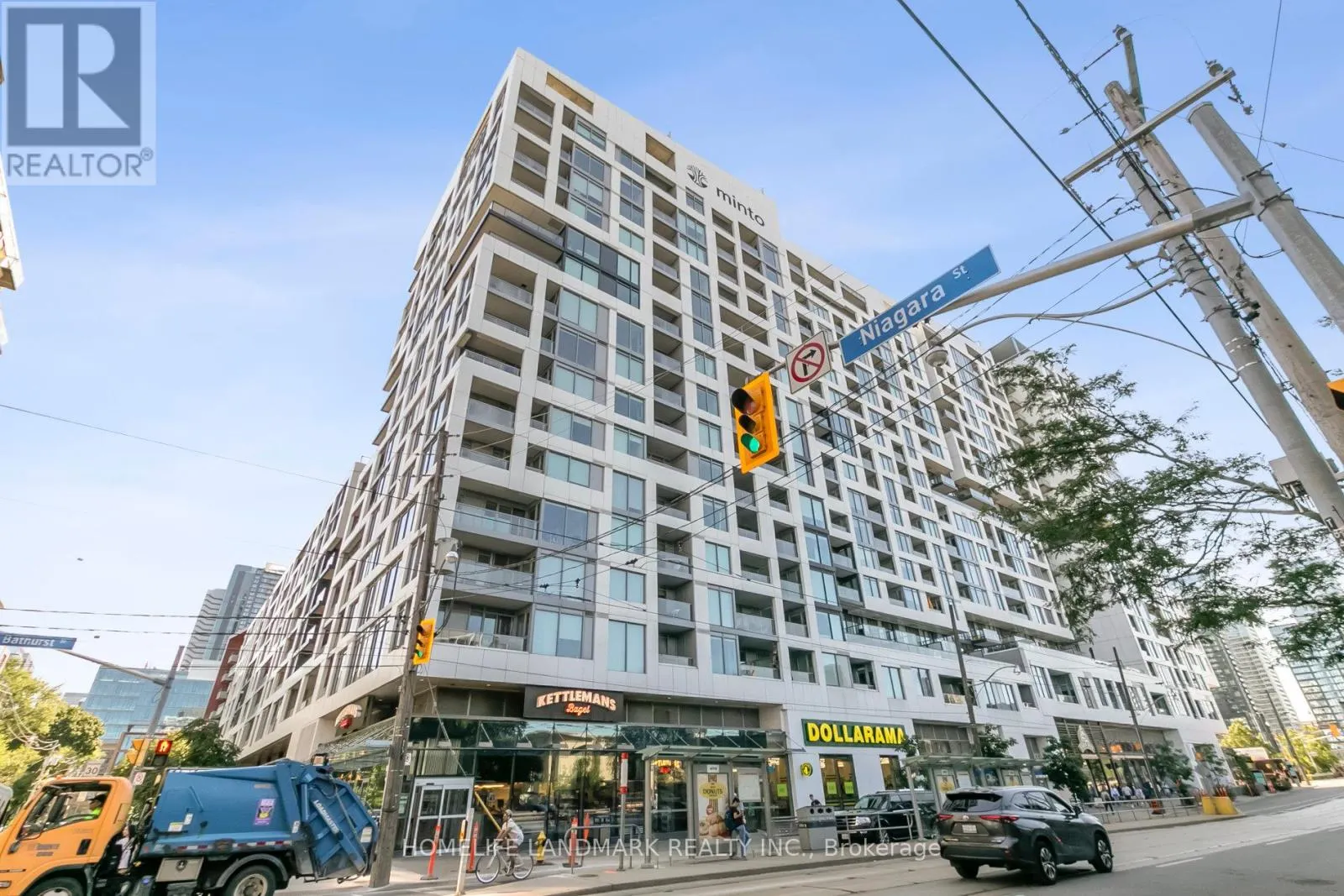 301W - 27 BATHURST STREET