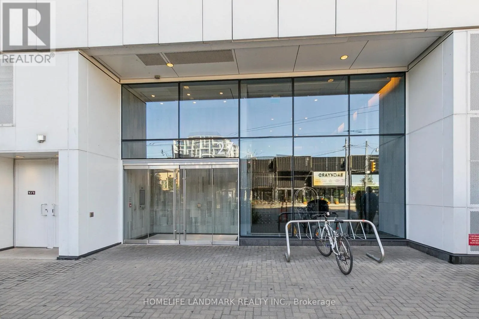 301W - 27 BATHURST STREET
