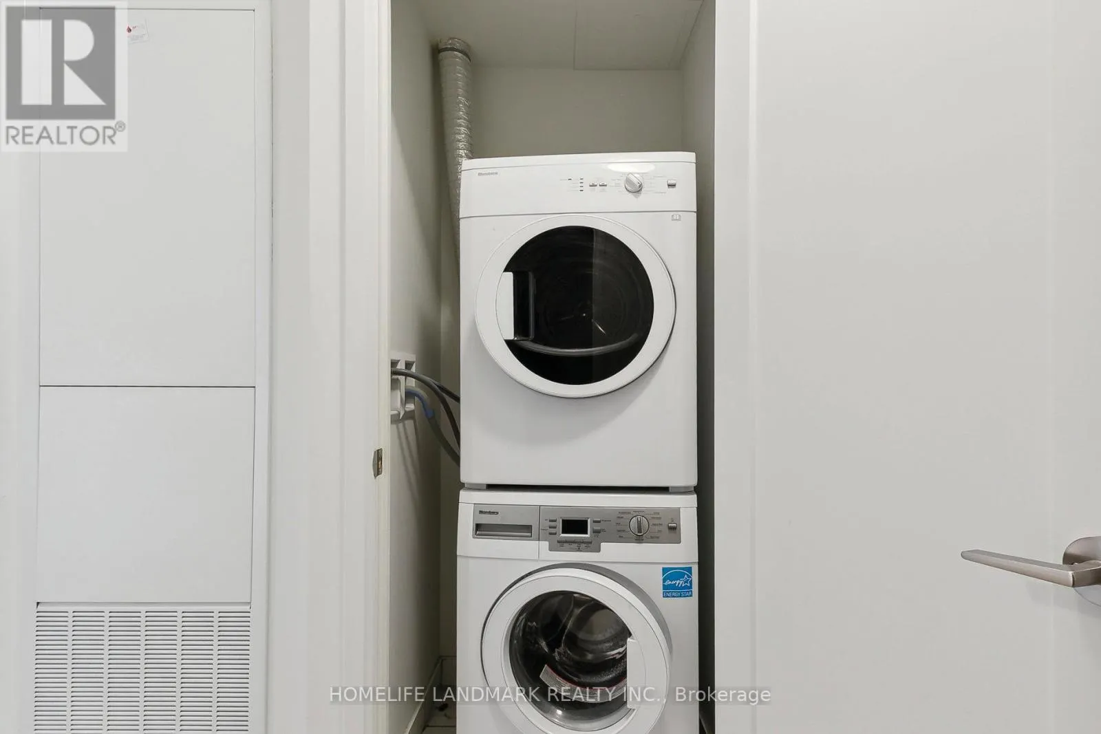 301W - 27 BATHURST STREET