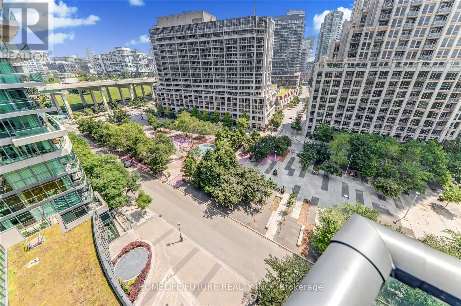 1011 - 215 FORT YORK BOULEVARD