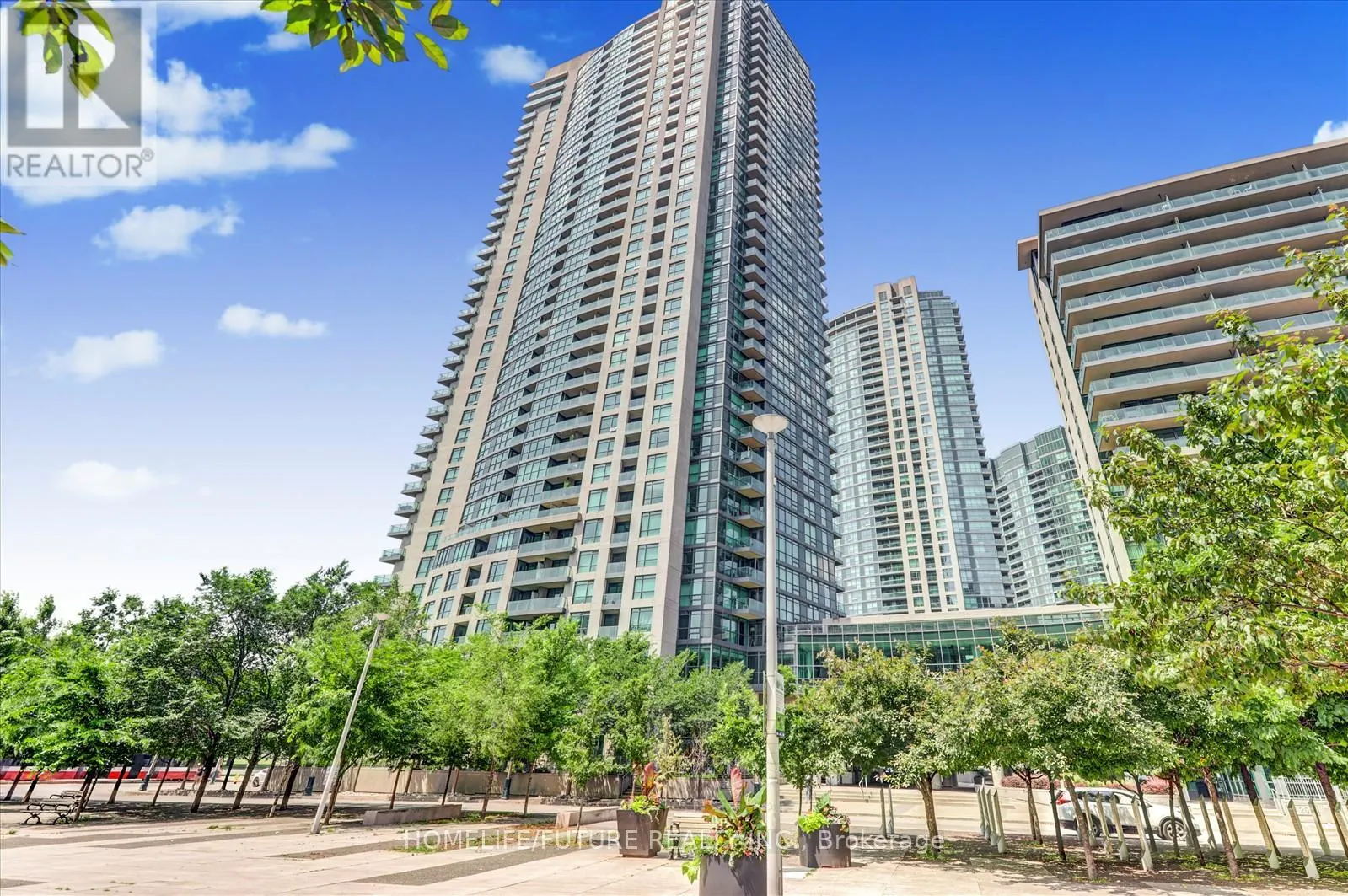 1011 - 215 FORT YORK BOULEVARD