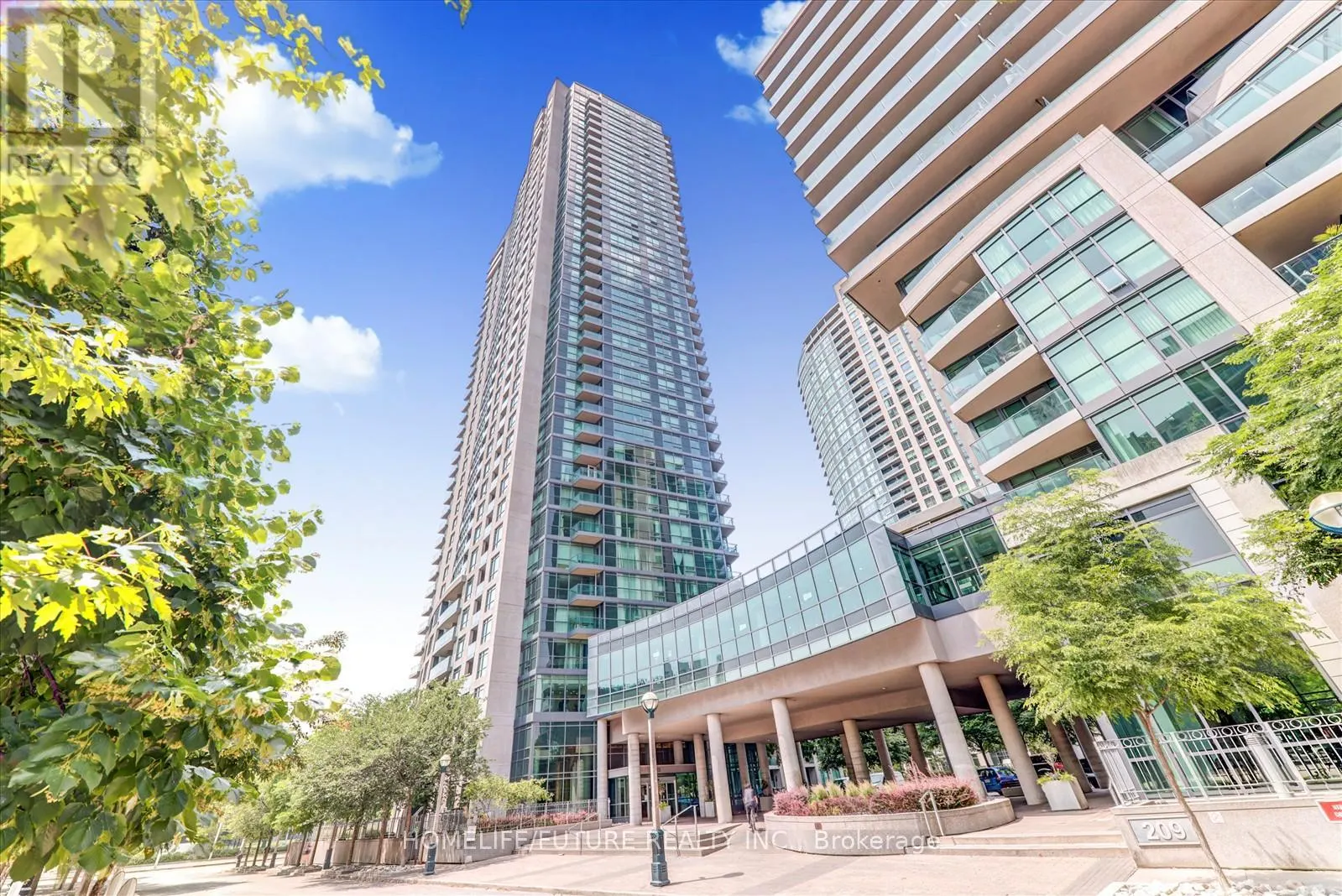 1011 - 215 FORT YORK BOULEVARD