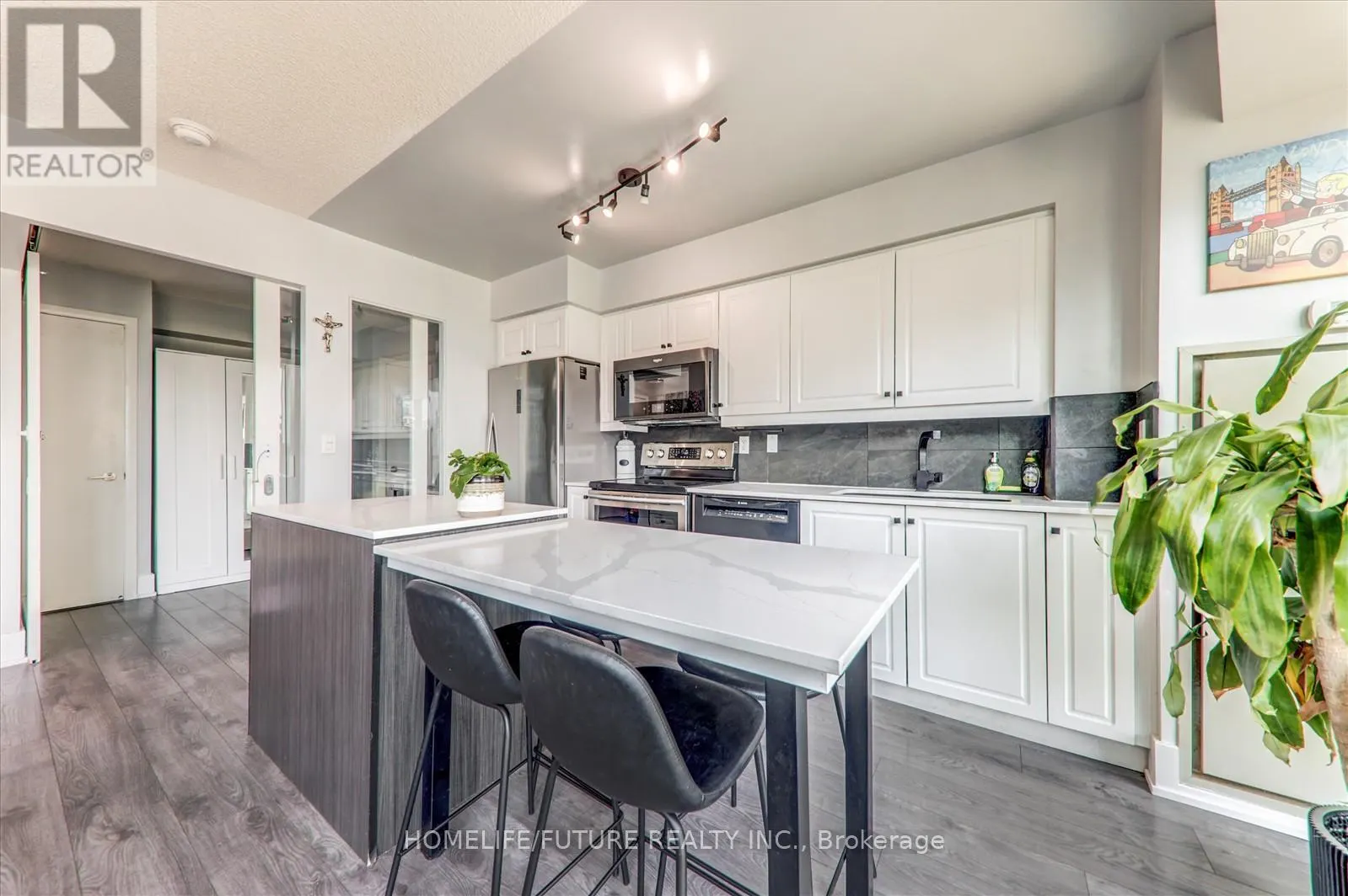 1011 - 215 FORT YORK BOULEVARD