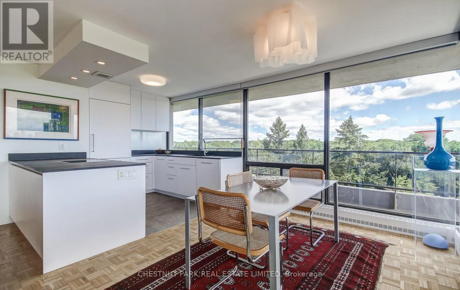 704/05 - 10 AVOCA AVENUE