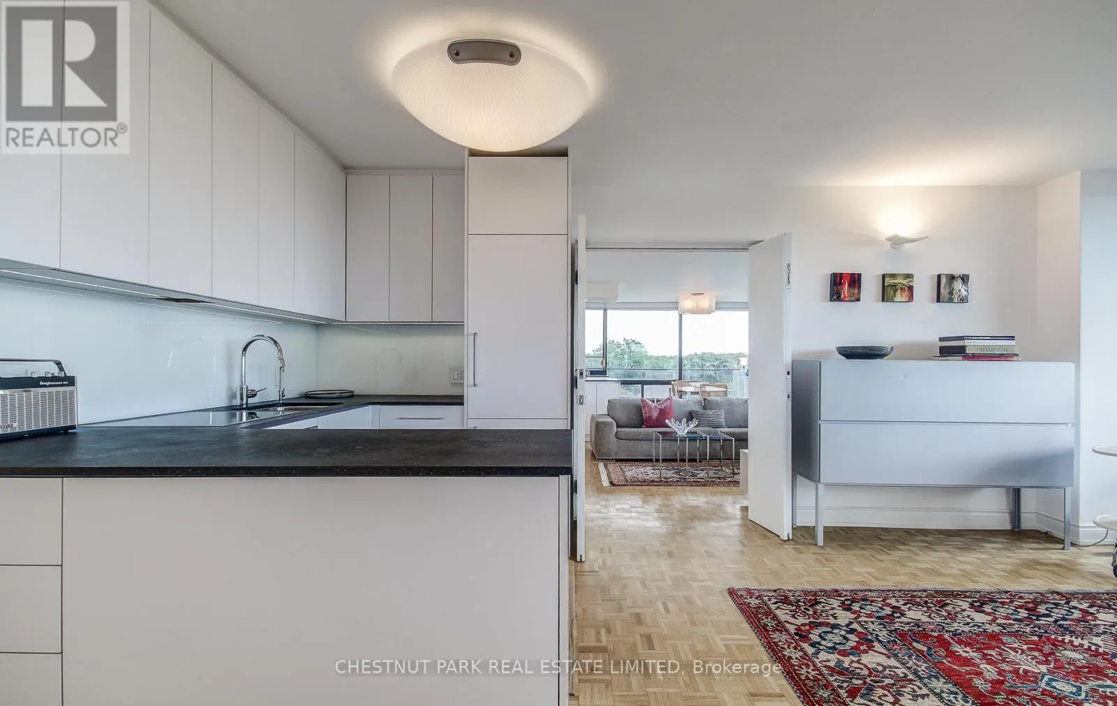 704/05 - 10 AVOCA AVENUE