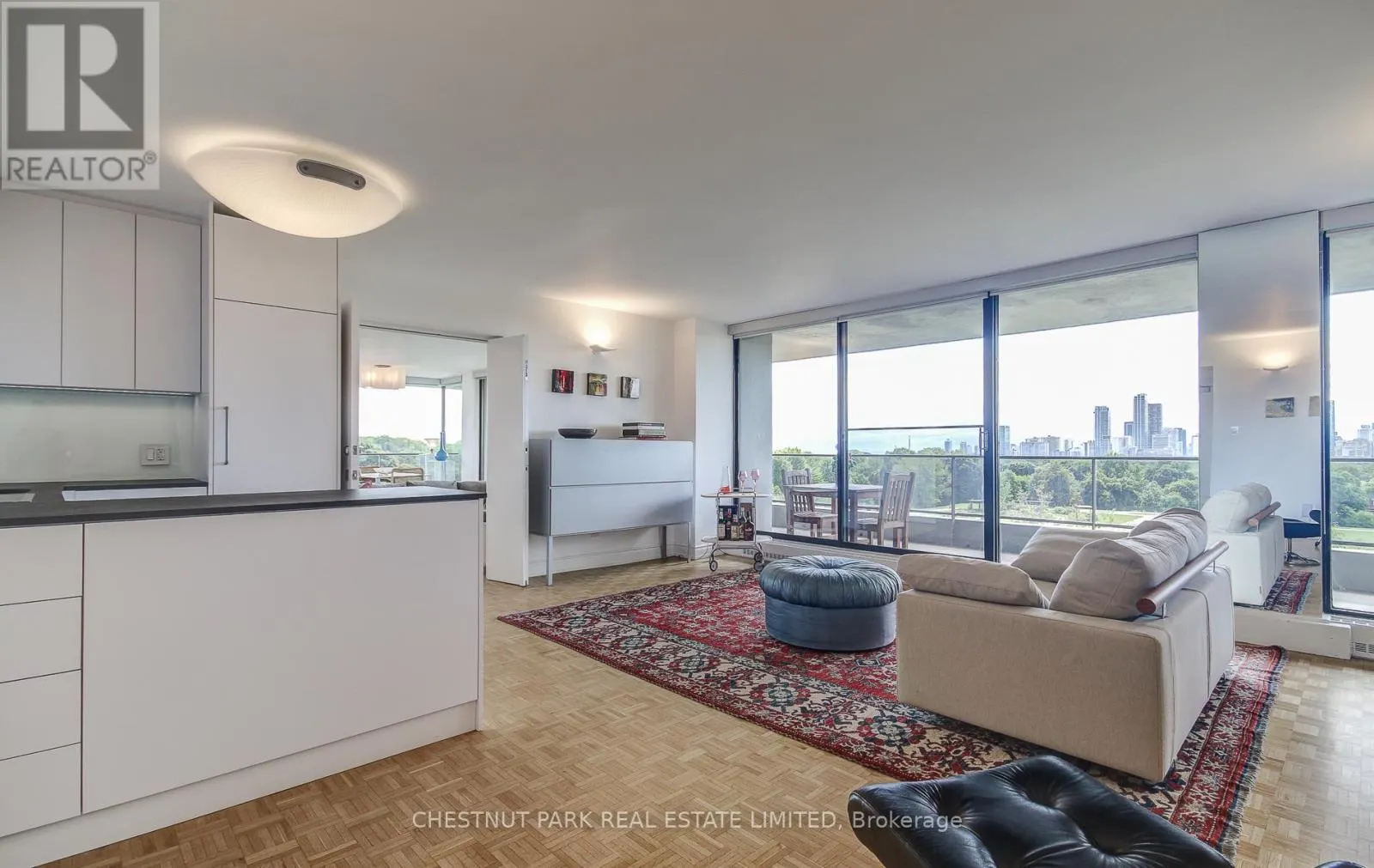 704/05 - 10 AVOCA AVENUE