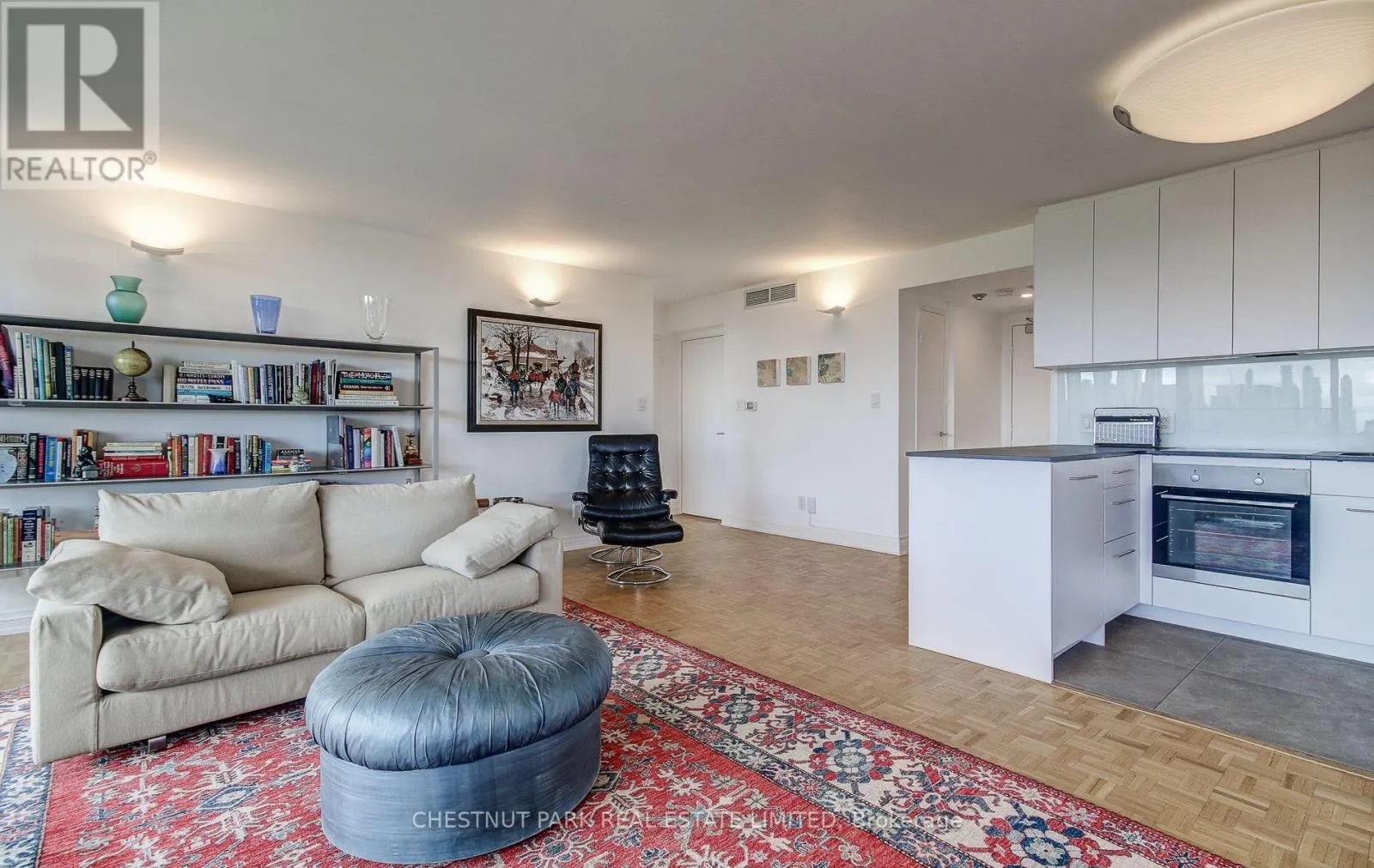 704/05 - 10 AVOCA AVENUE