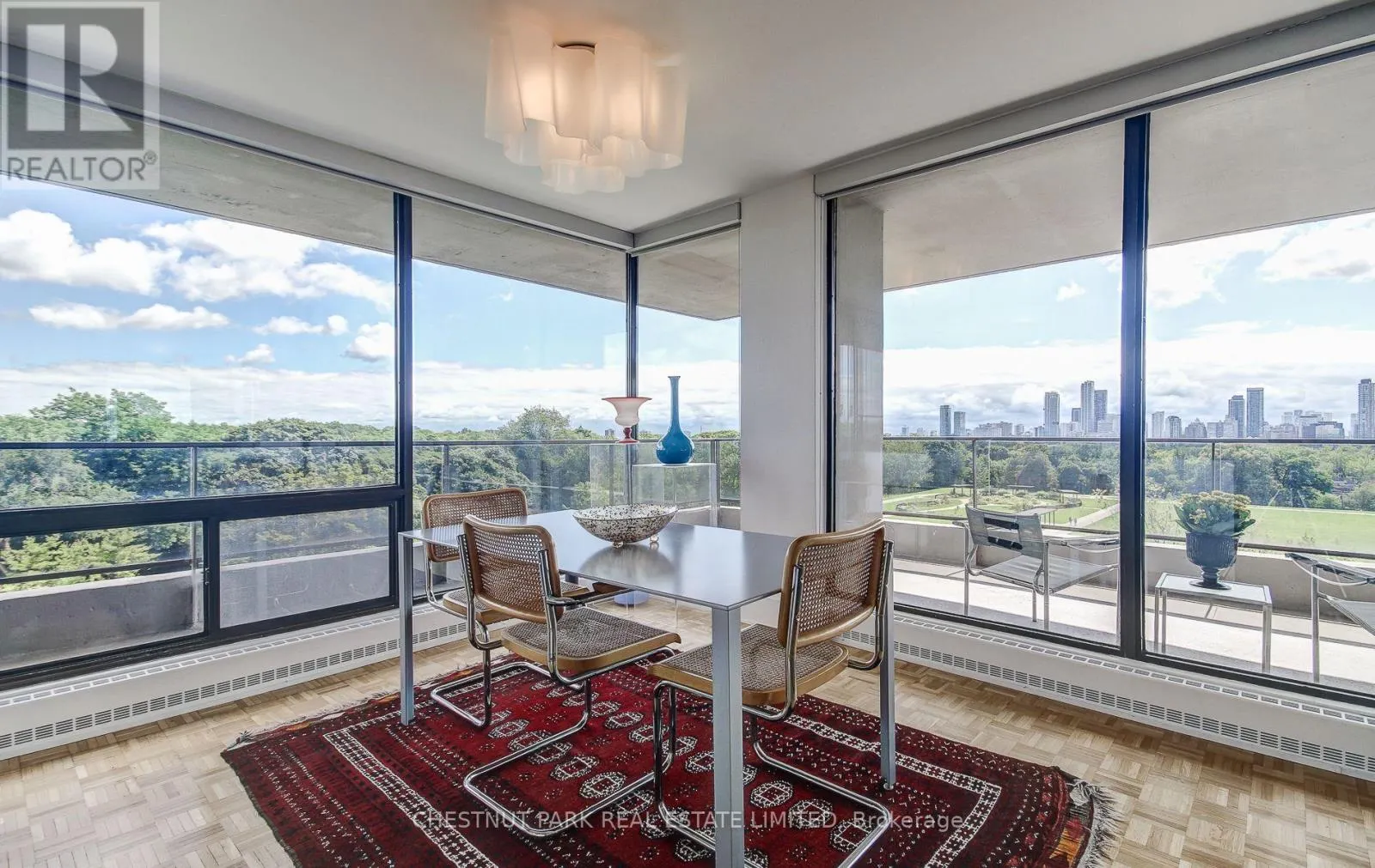 704/05 - 10 AVOCA AVENUE