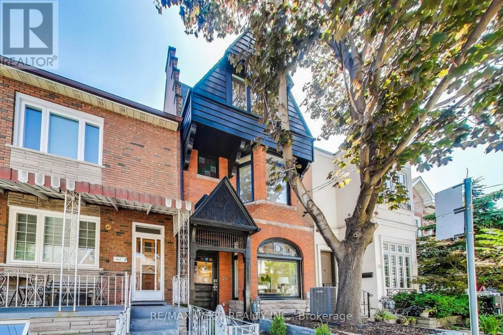 21 ROLYAT STREET