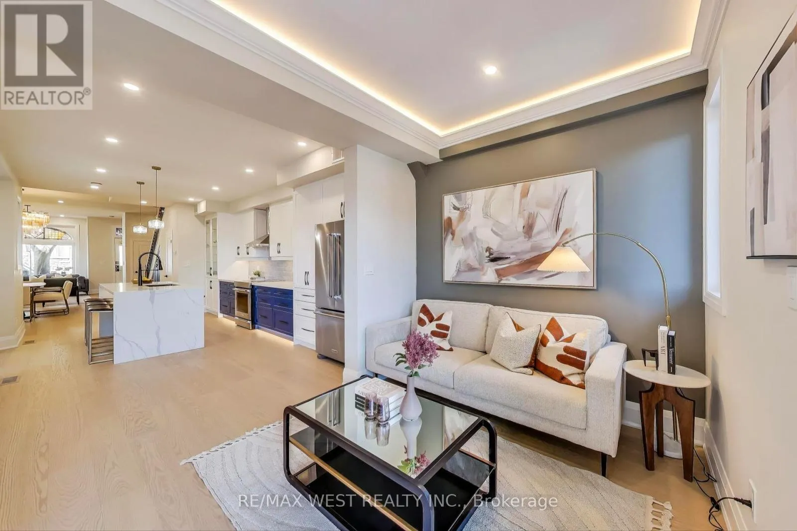 21 ROLYAT STREET
