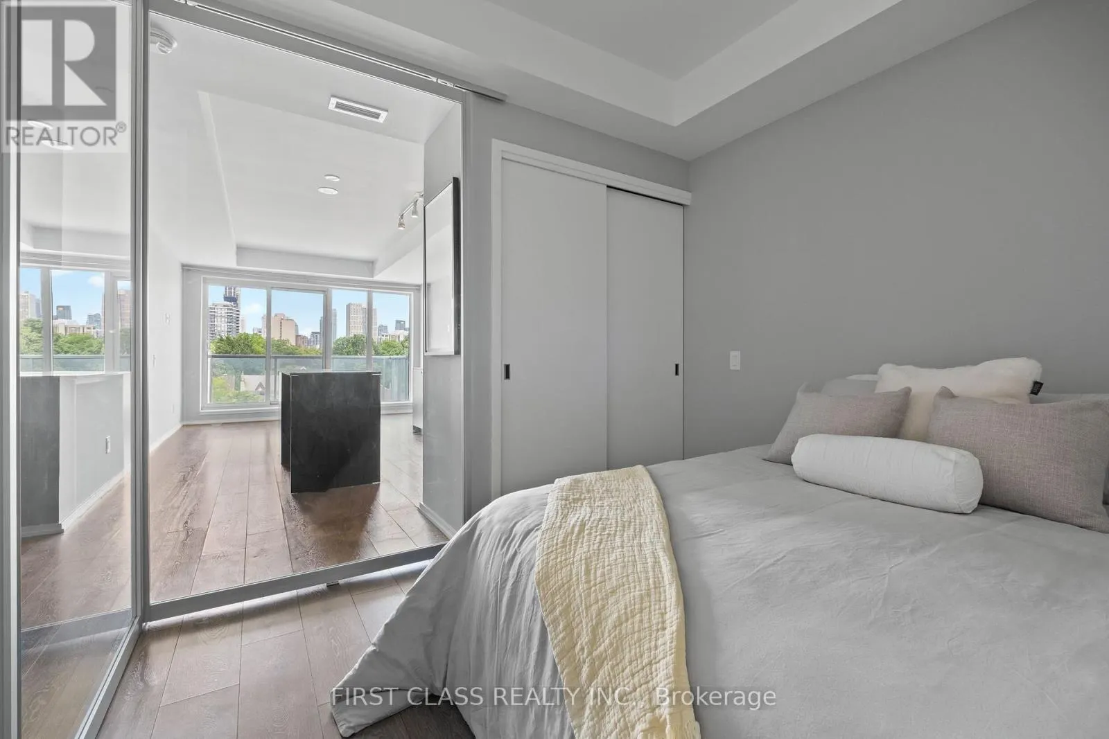 413 - 783 BATHURST STREET