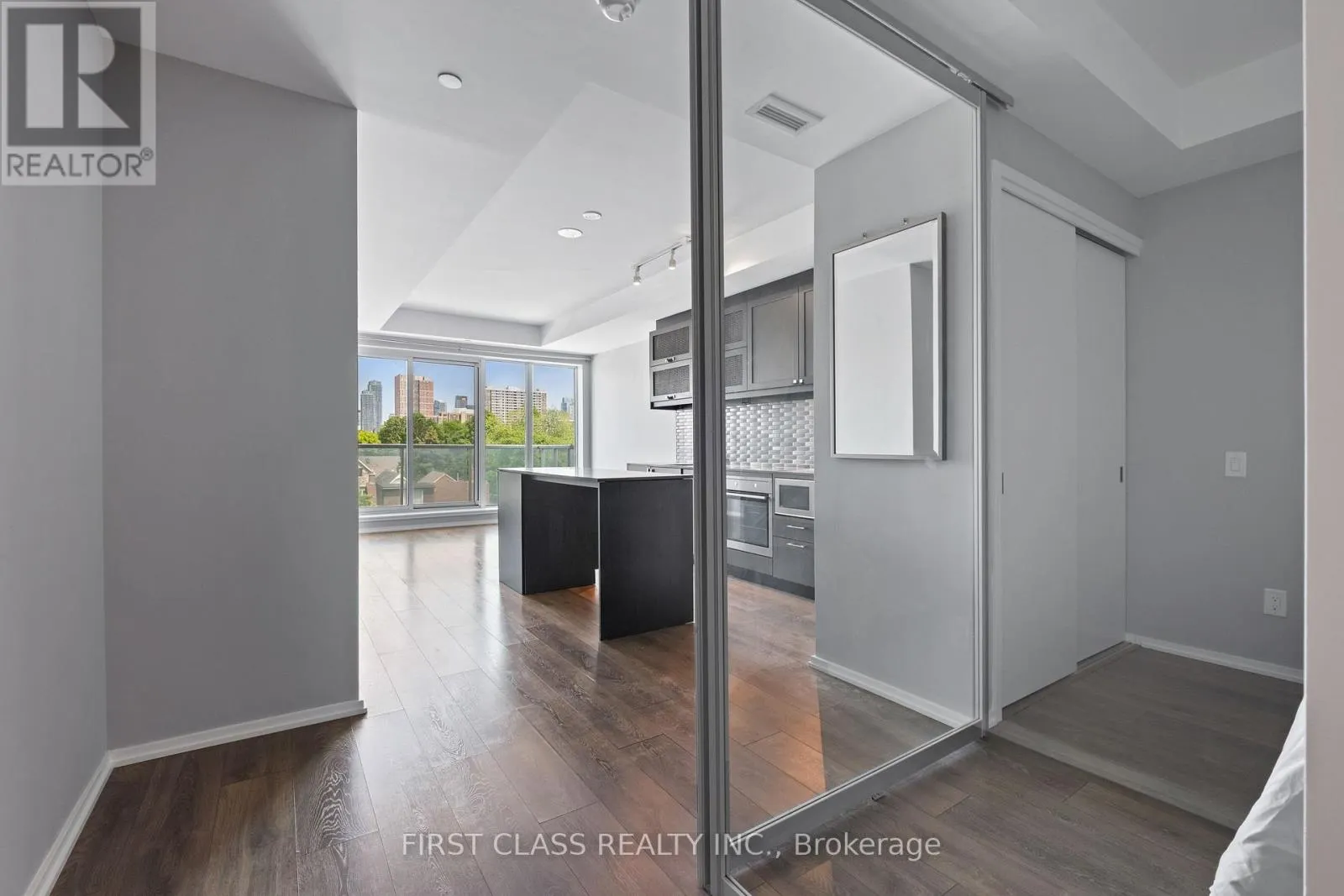 413 - 783 BATHURST STREET