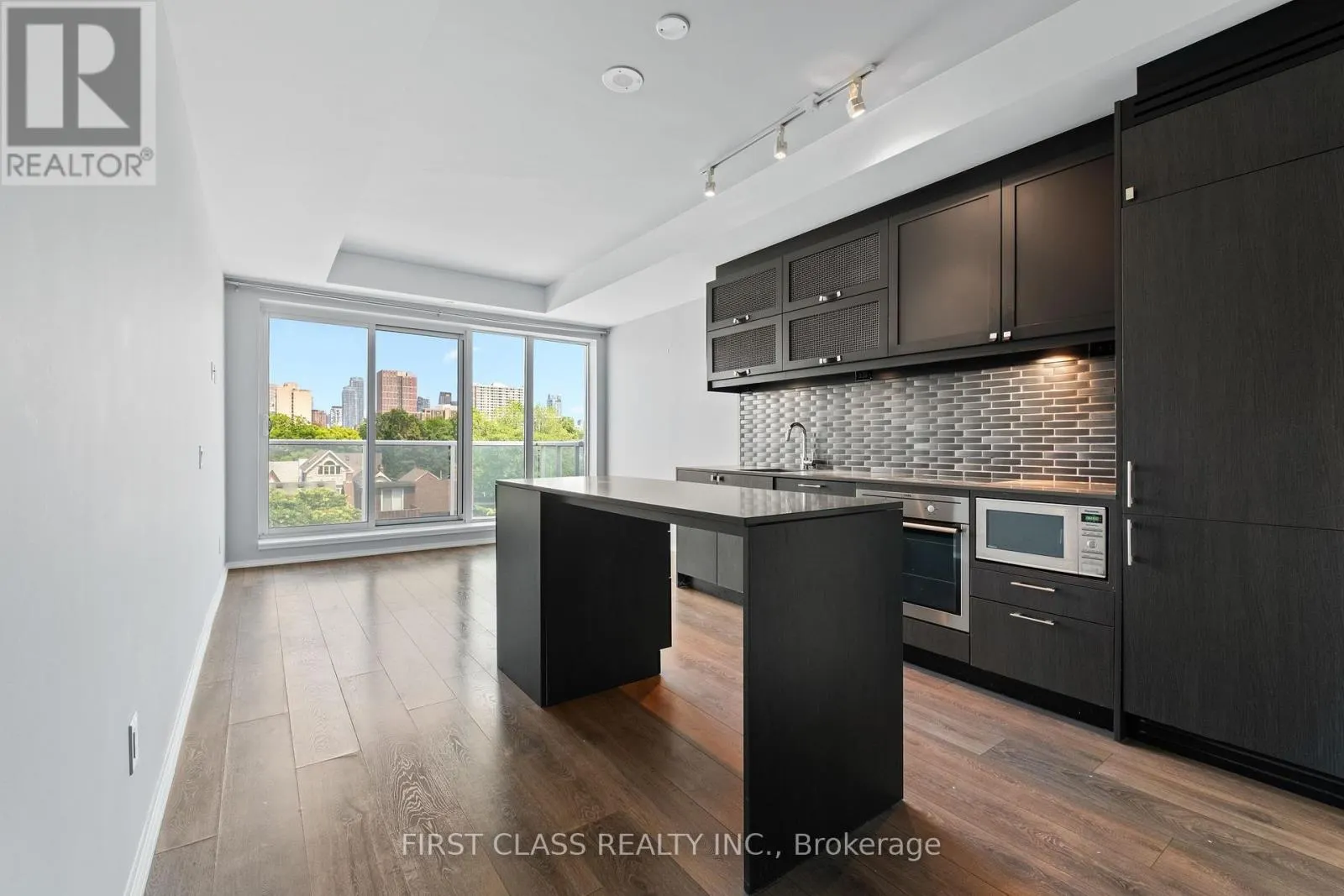 413 - 783 BATHURST STREET