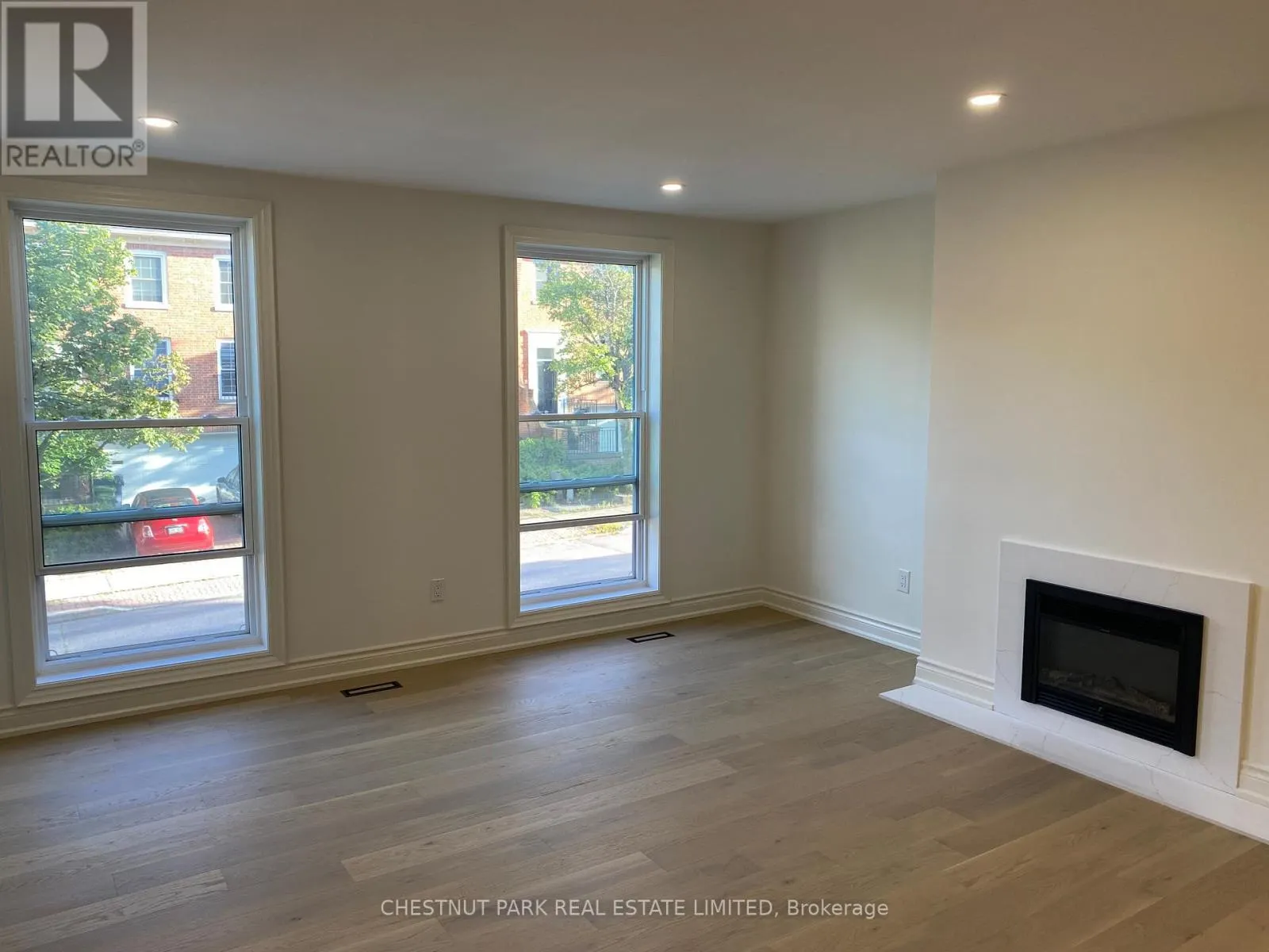 6 MALLINGHAM COURT