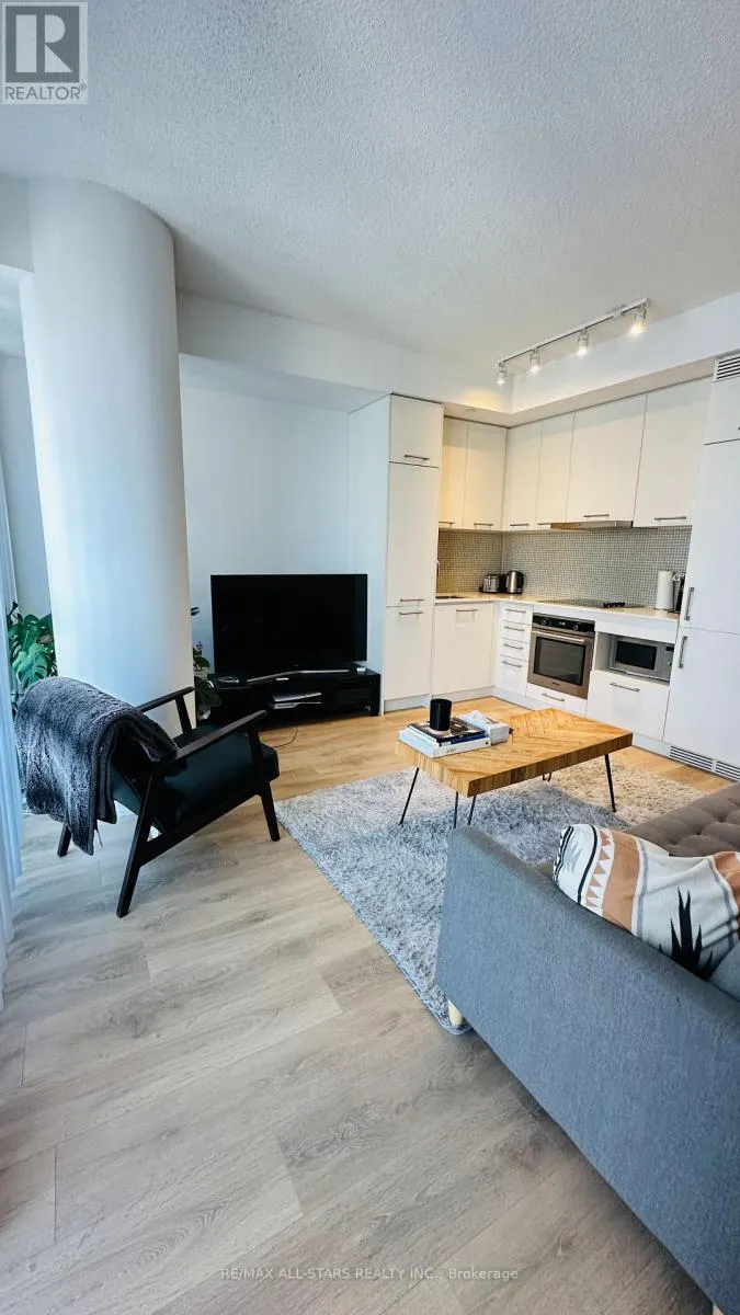 3608 - 87 PETER STREET